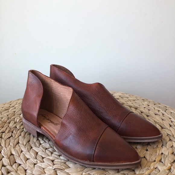 Free People Shoes - NIB Free People Royale Flats In Taupe Brown